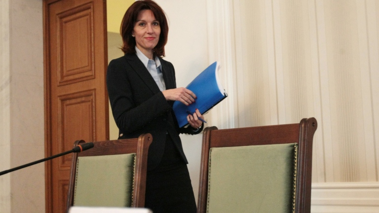 Камелия Нейкова: Предсрочните парламентарни избори ще струват 15.75 млн ...